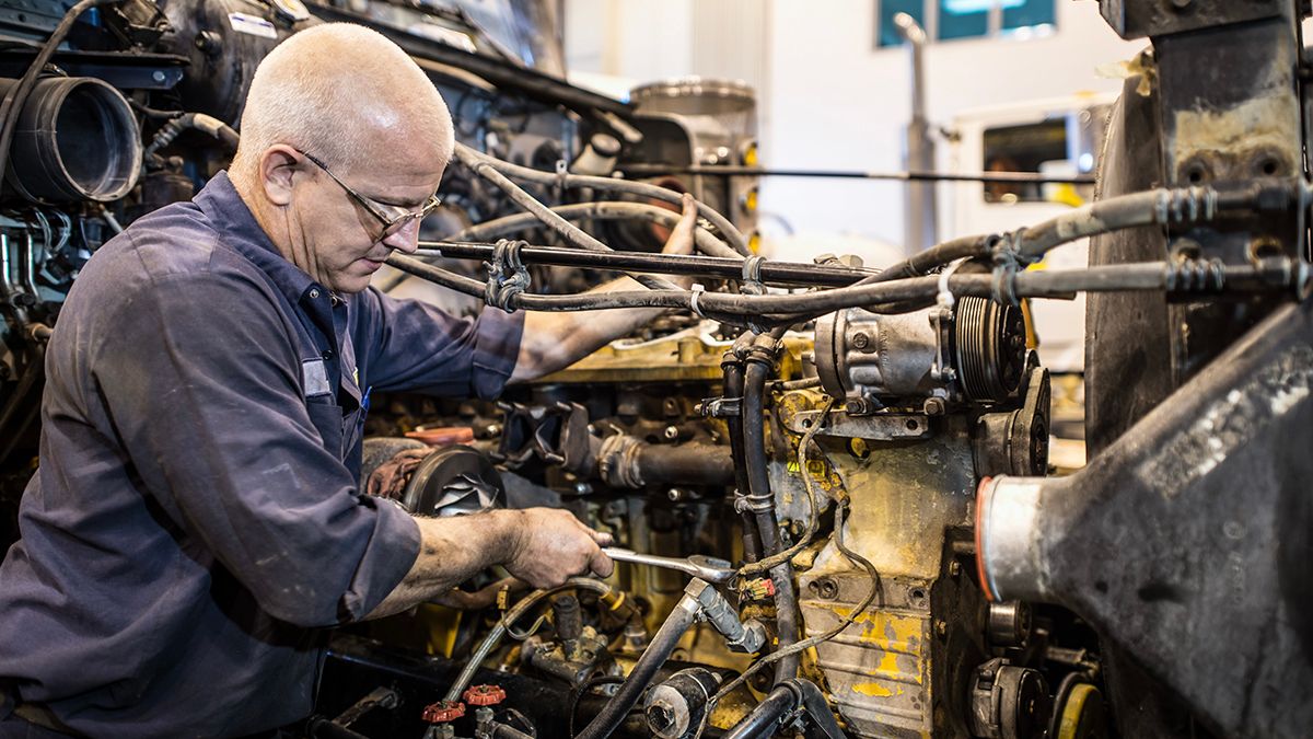 Is it Time to Rebuild Your Cat® On-Highway Truck Engine? | Cat ...