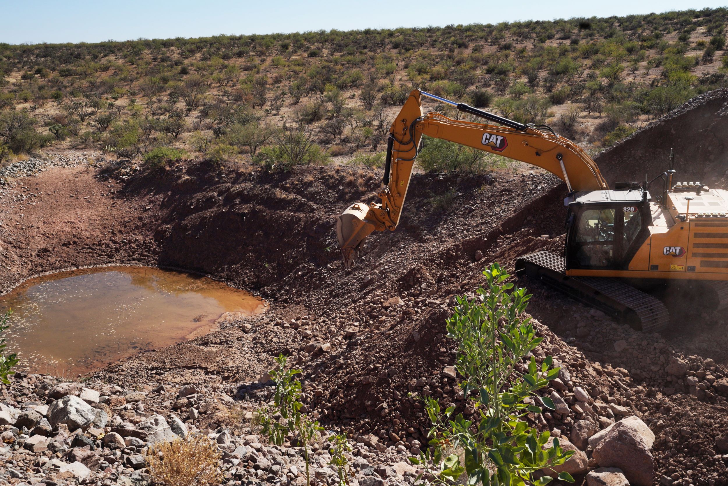 Pelle hydraulique Cat with Cat Command pour améliorer la productivité sur le chantier.
