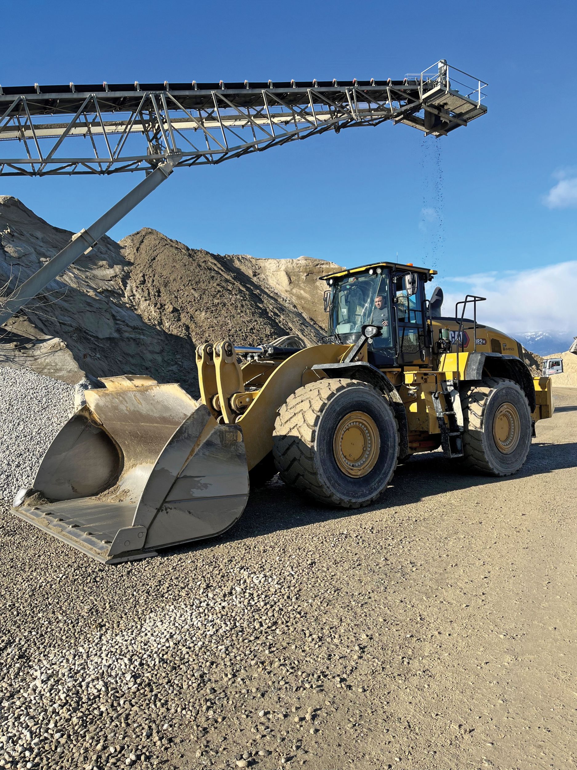 Hugo Carambola, GESA’s Cat 982 XE operator, getting the wheel loader in place to collect a bucketful of processed material