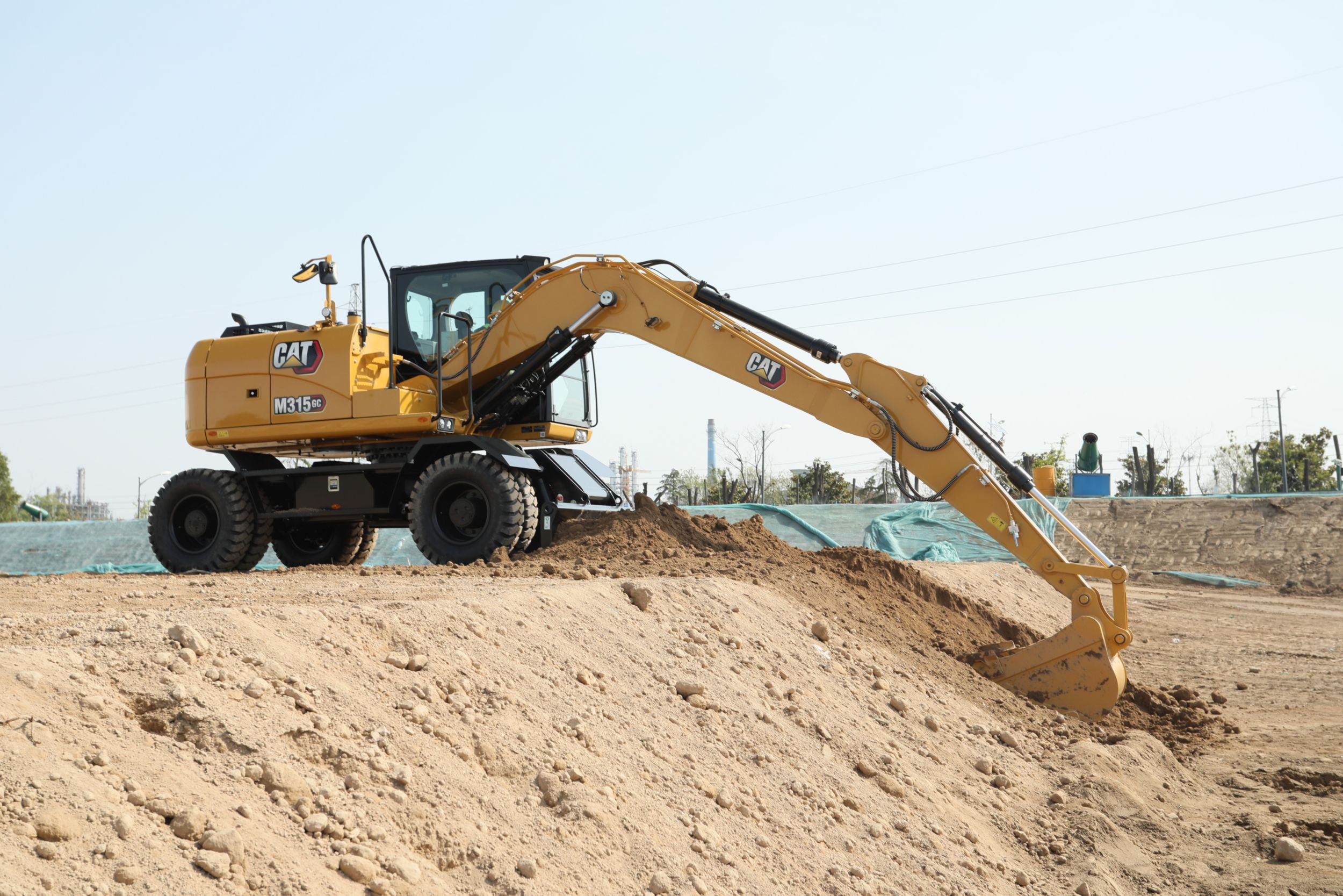 工作台上的 M315 GC 轮式挖掘机