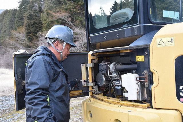オイルレベルチェックと足回りのチェック。