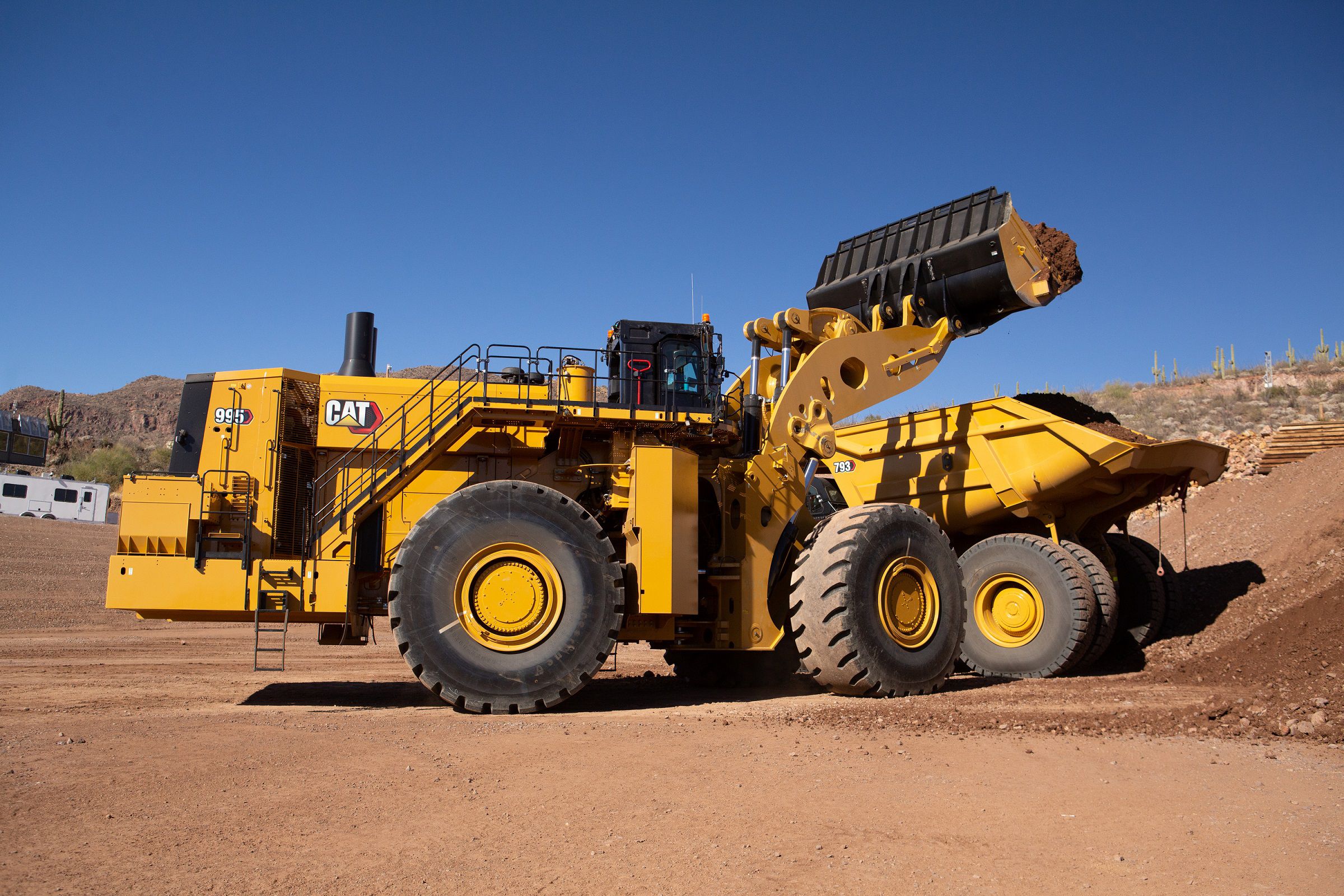 New Cat® 995 Wheel Loader offers more payload and performance | Cat ...
