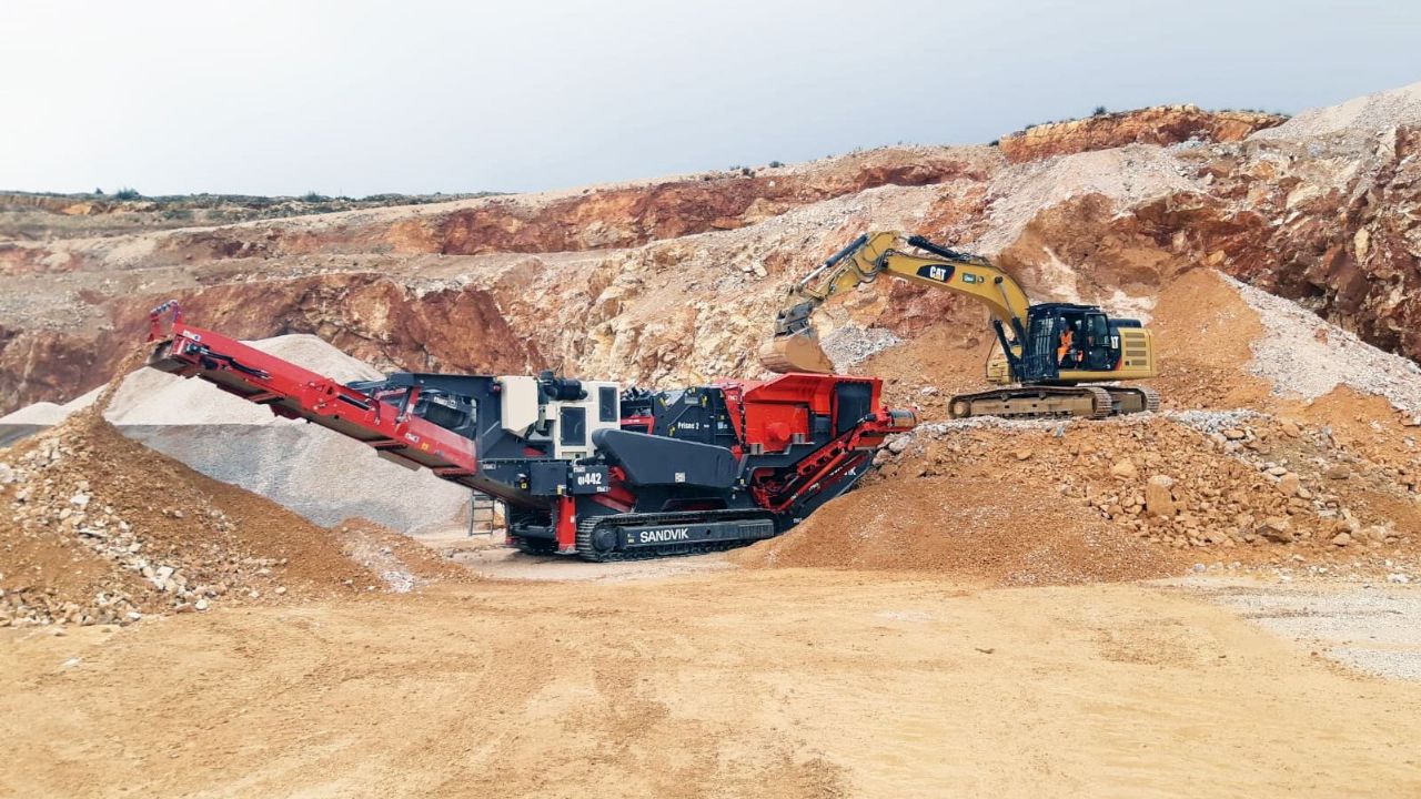140-ton excavators 