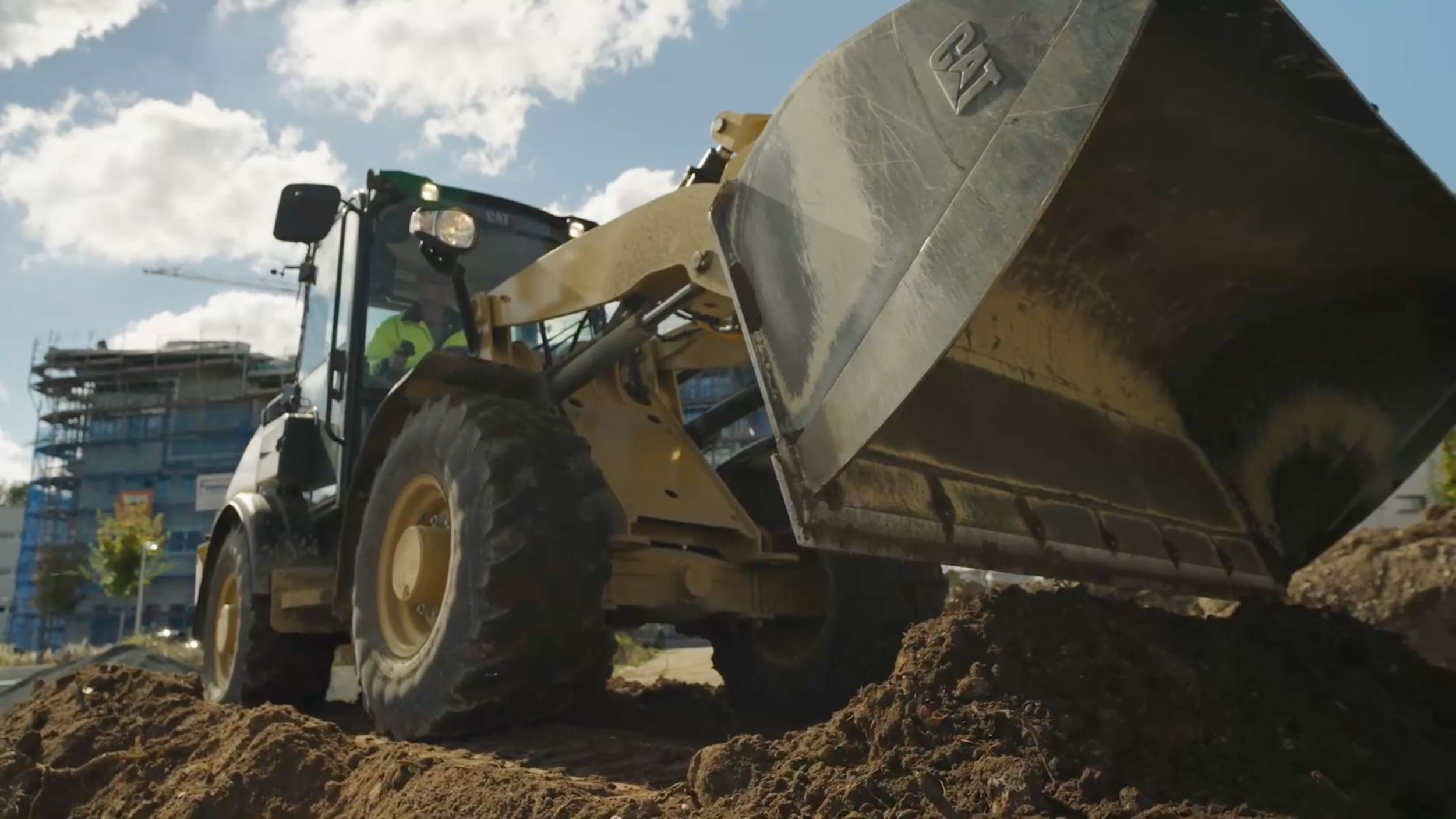 Construction | Cat® 906 Next Generation Compact Wheel Loader