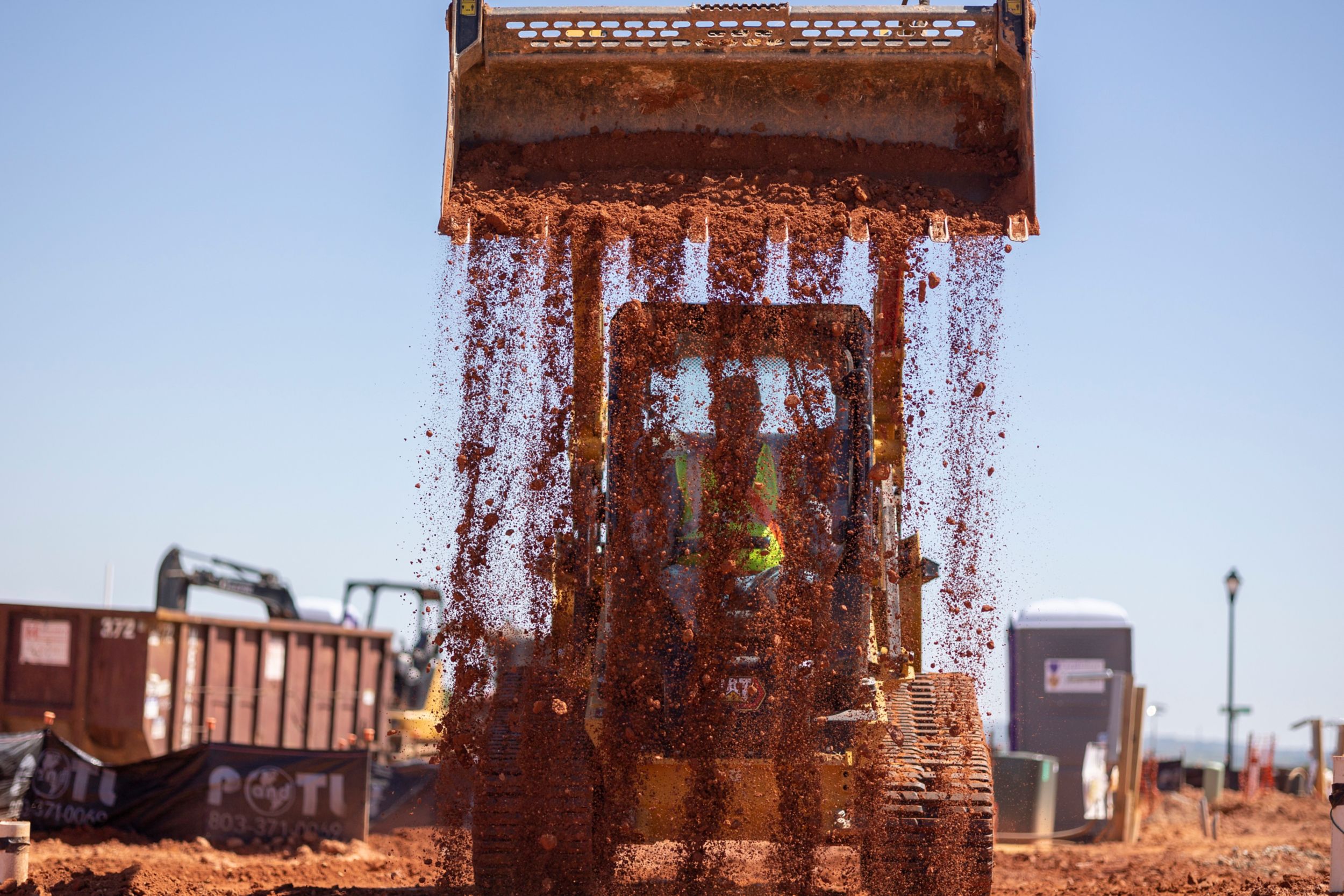 Cat® 255 Kompakt Paletli Yükleyici