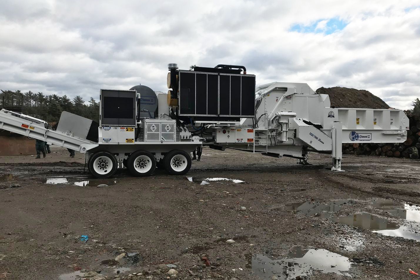 Diamond Z Tub and Horizontal Grinders | Cat | Caterpillar