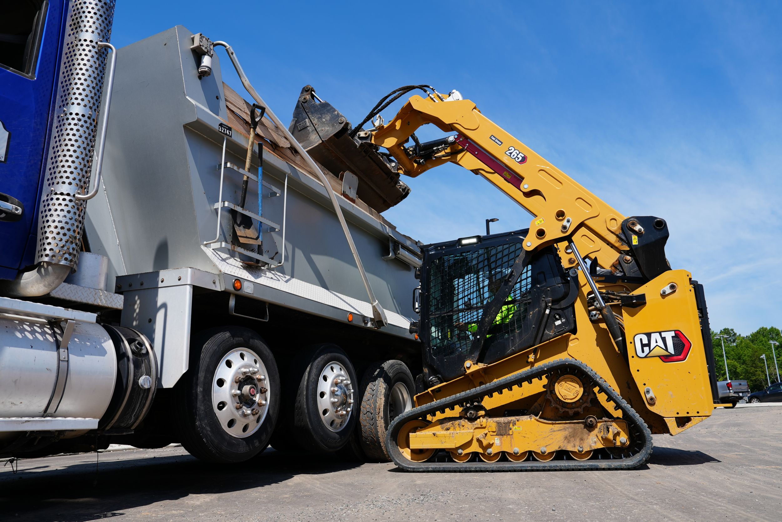 Cat® 265 Compact Track Loader>