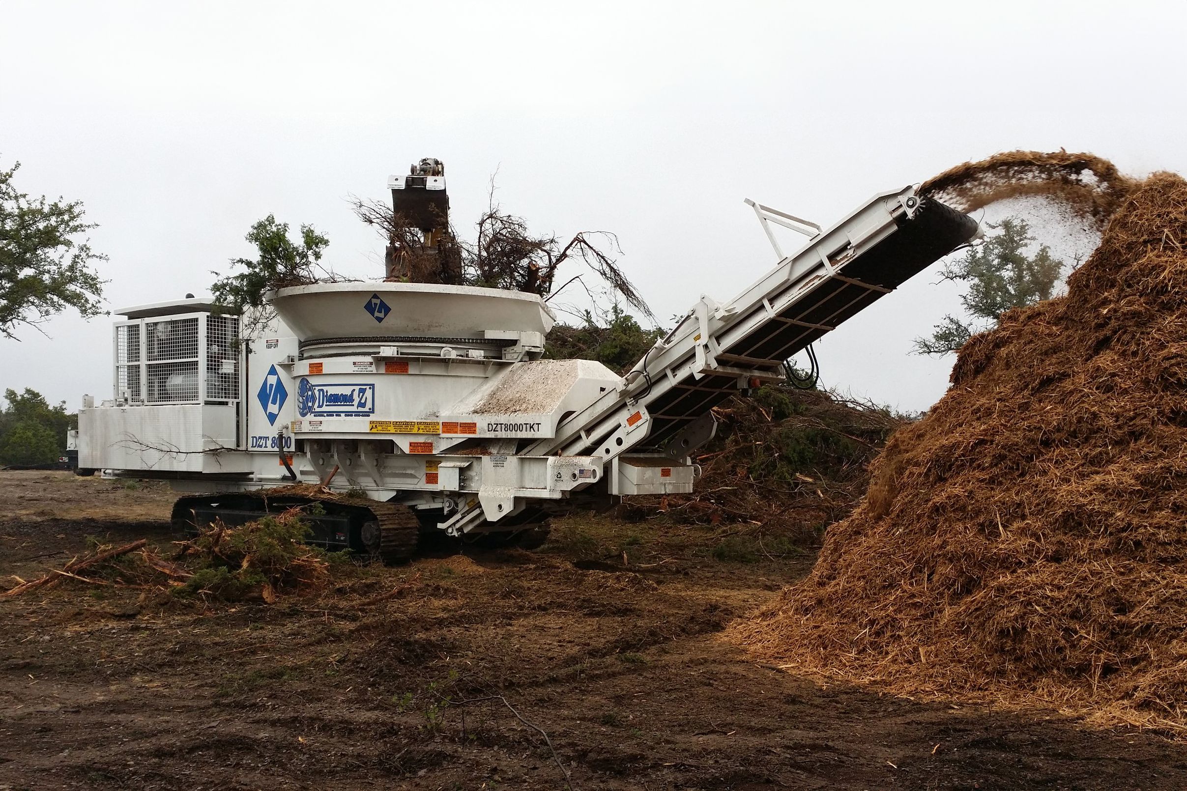 Diamond Z Tub and Horizontal Grinders | Cat | Caterpillar