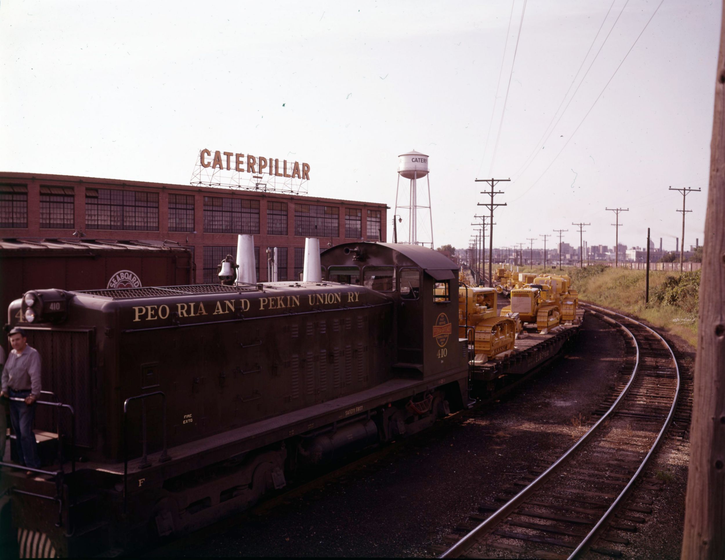 East Peoria, IL Caterpillar manufacturing facility façade