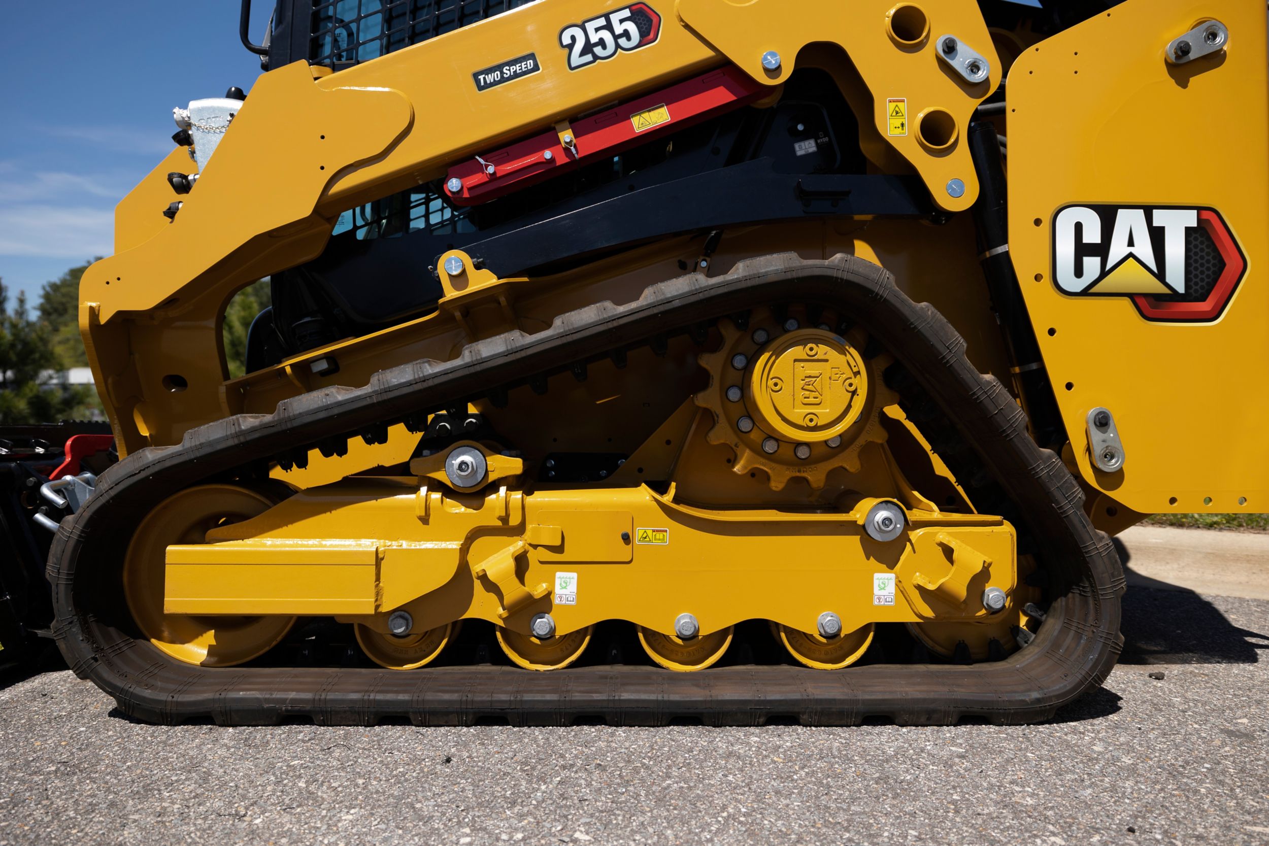 Burulma tipi süspansiyonlu alt takımlar ve iki vitesli seyir