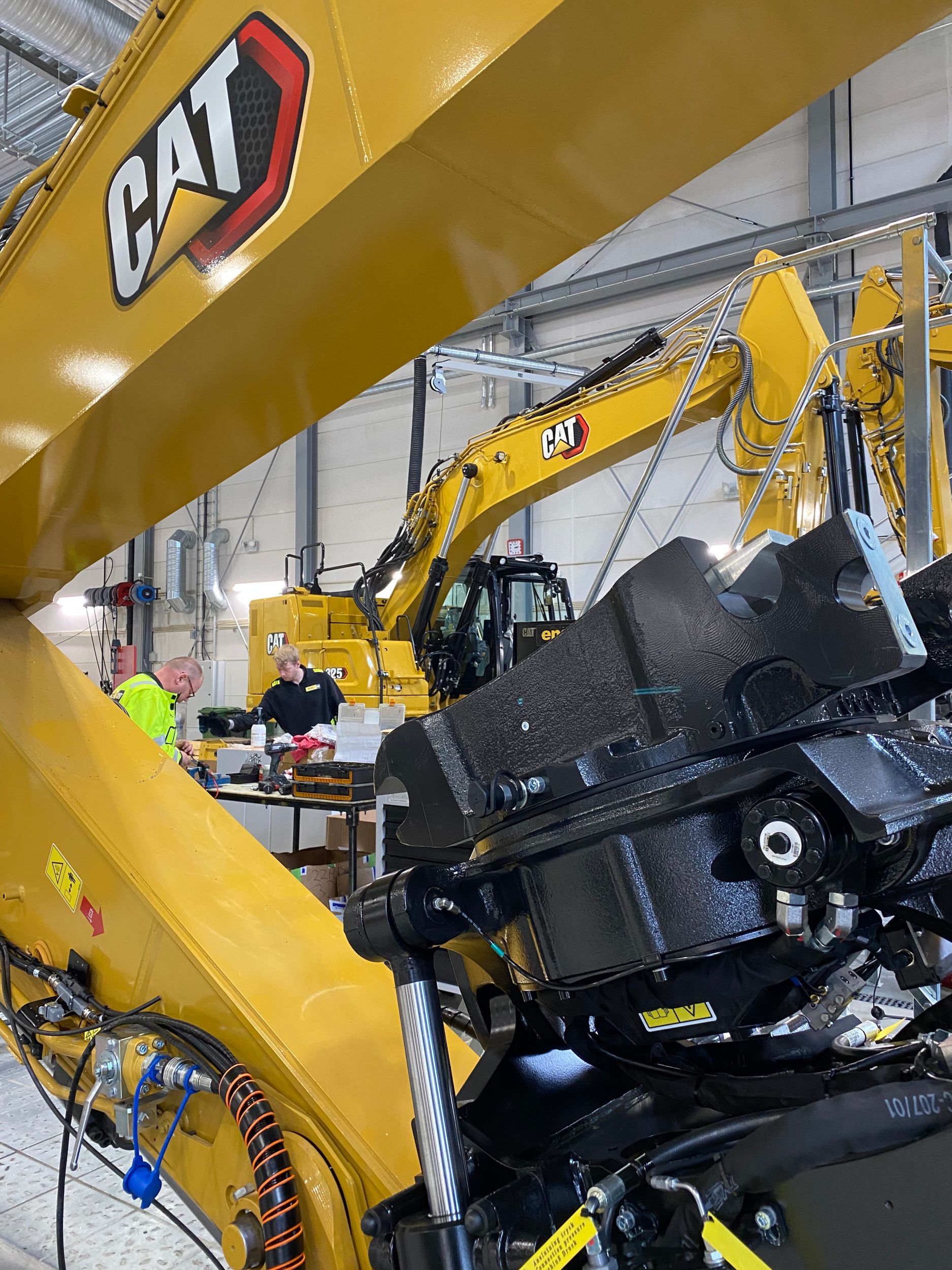 Mechanics at work at Pon Equipment’s new state-of-the-art Trondheim facility