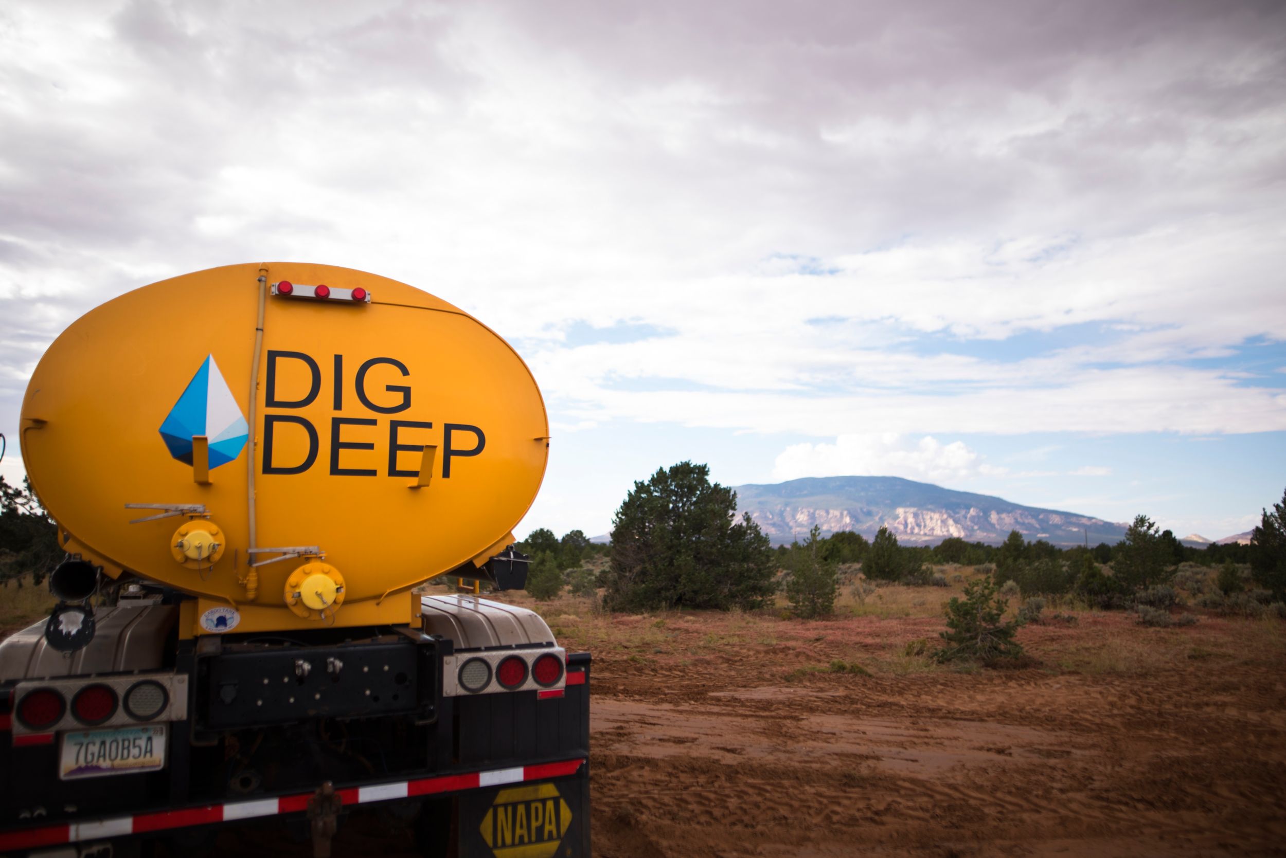 DigDeep logo with mountain in background