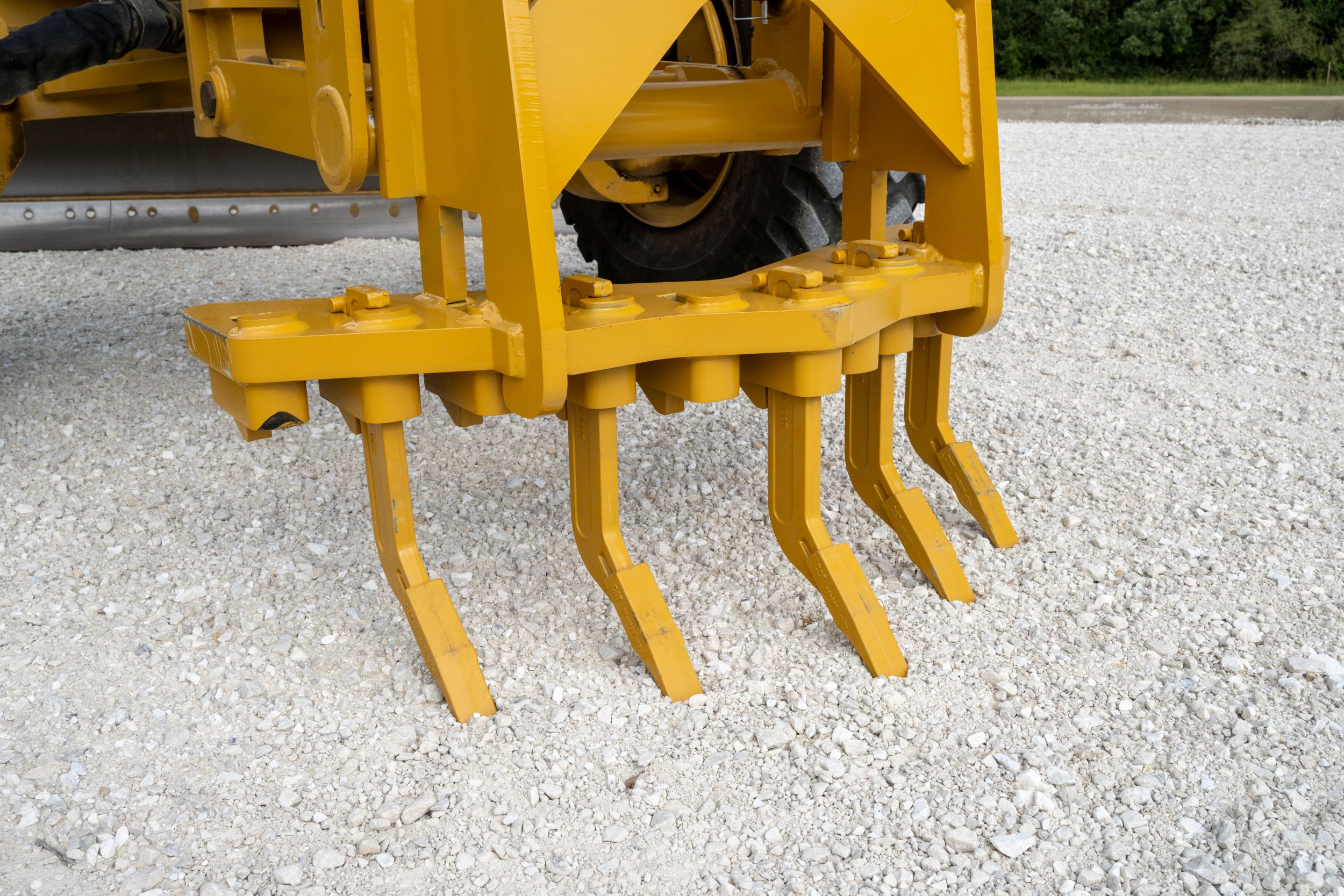 ripper scarifier attachment on motorgrader