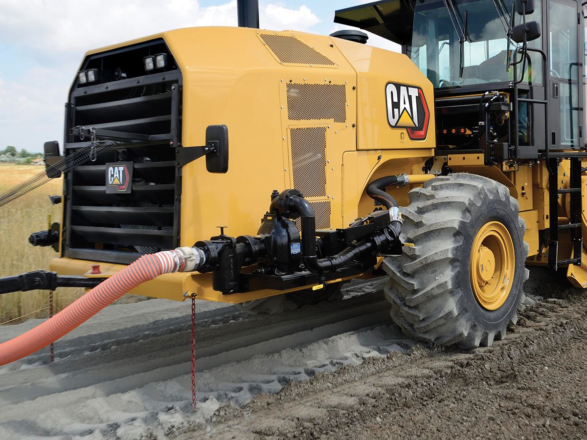 Cat RM500 road reclaimer/soil stabilizer stabilizing soil