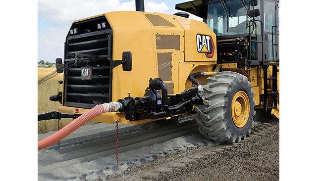 Cat RM500 road reclaimer/soil stabilizer stabilizing soil