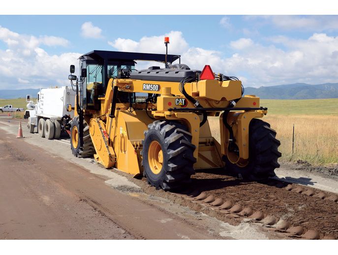 Cat RM500 road reclaimer/soil stabilizer stabilizing soil