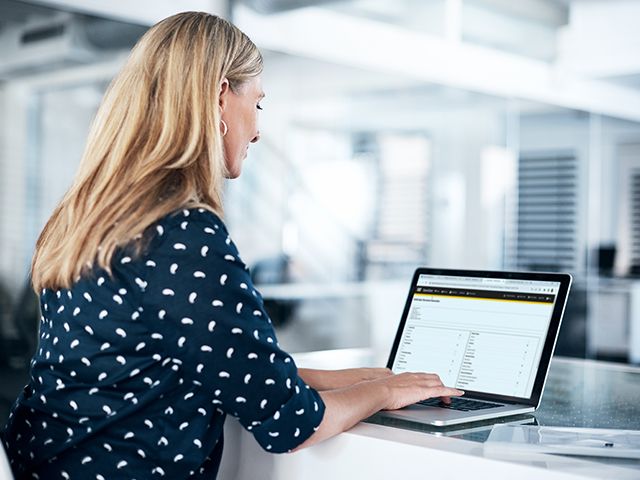 Woman using specsizer on a laptop computer