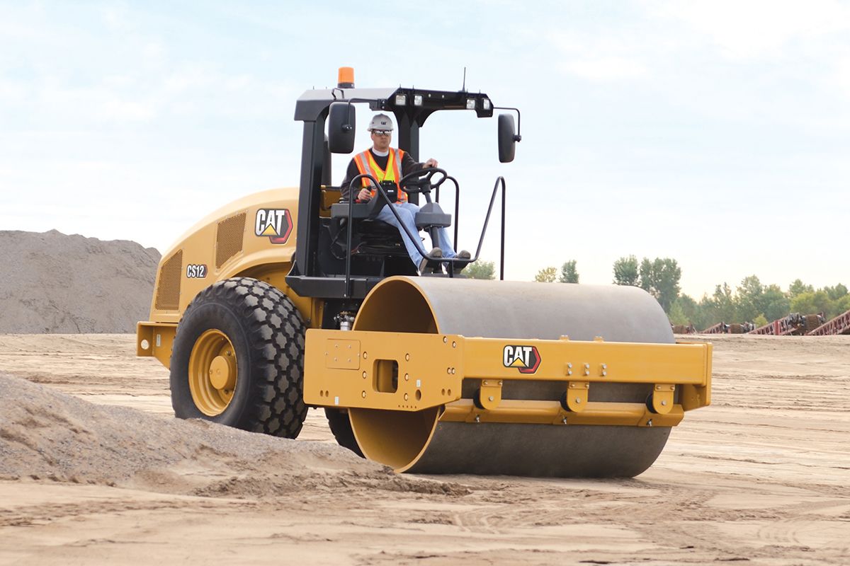 Compactador de Suelos Vibratorio CS12 | Cat | Caterpillar