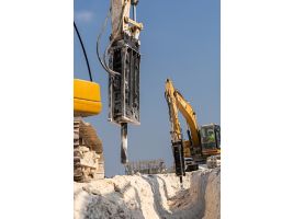 Cat H120 GC Hammer (Top mount) trenching