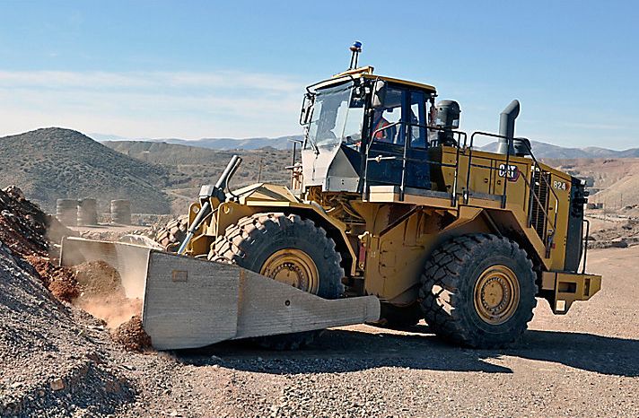 Tracteurs sur pneus 824