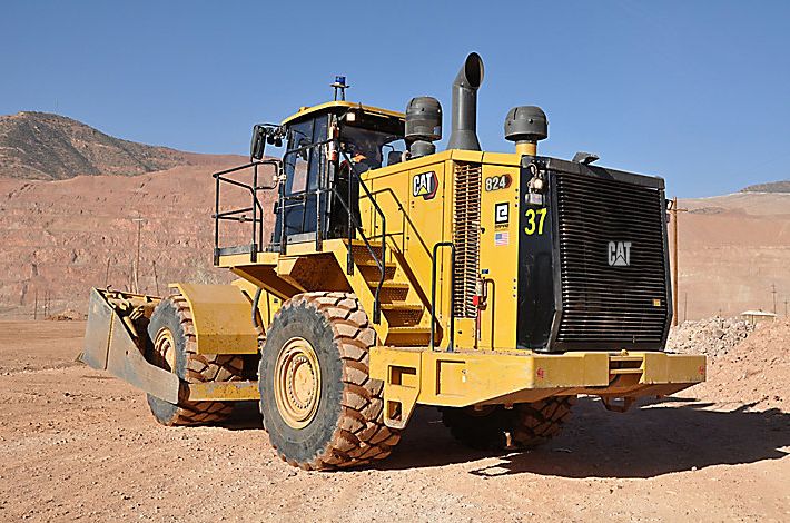 824 Wheel Dozer