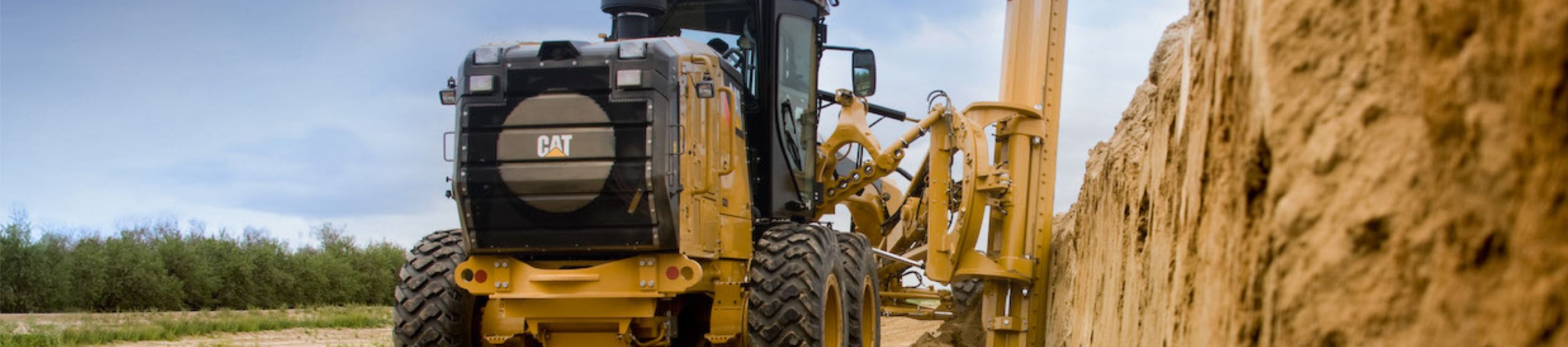 140 GC Motor Grader and CS11 GC Vibratory Soil Compactor working together in Punta Negra