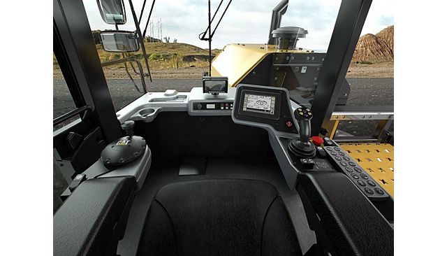 Operator controls on the Cat RM500 road reclaimer/soil stabilizer