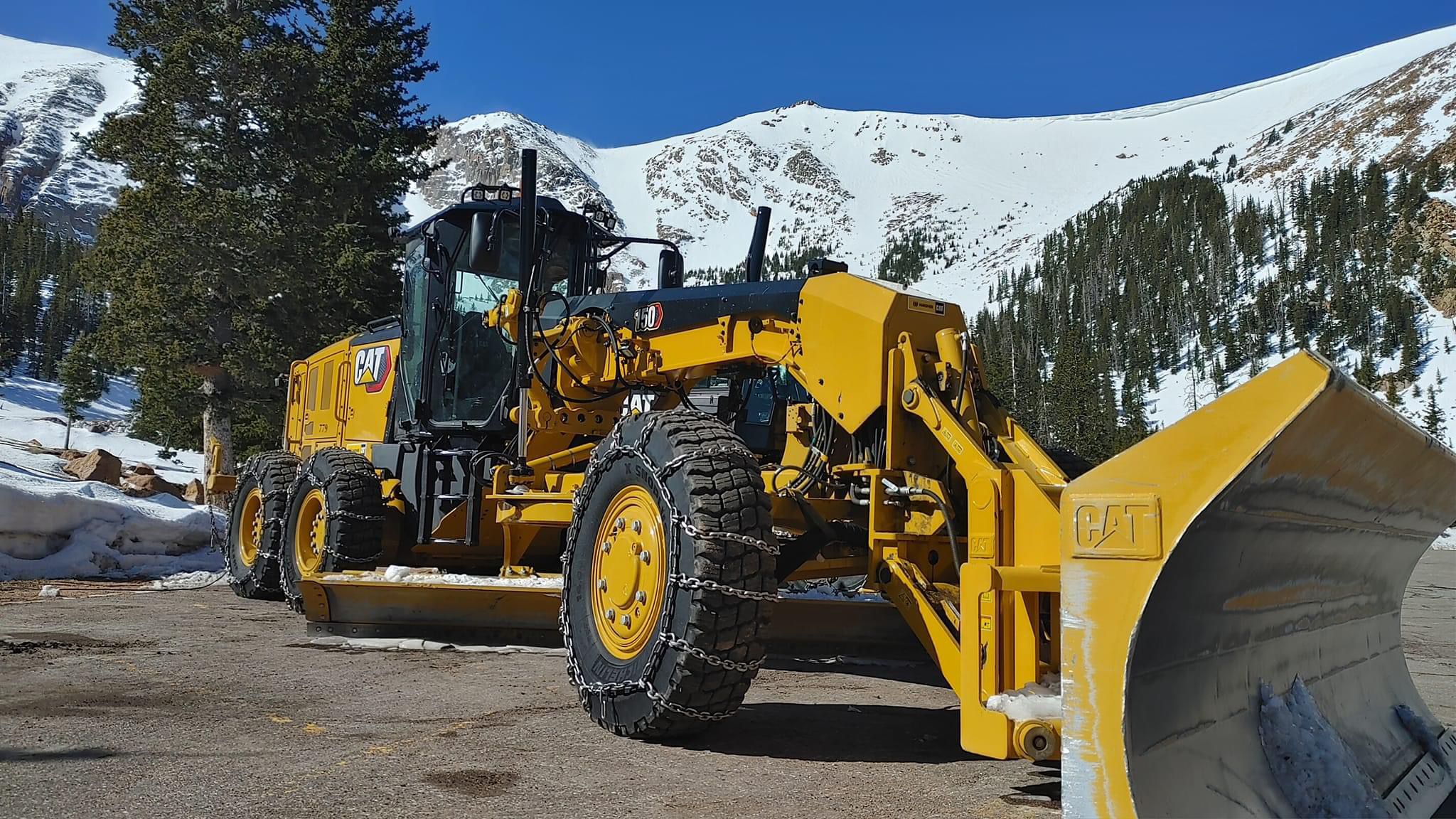 150 Motor Grader in Snow with Blade