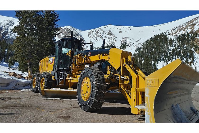 150 Motor Grader in Snow