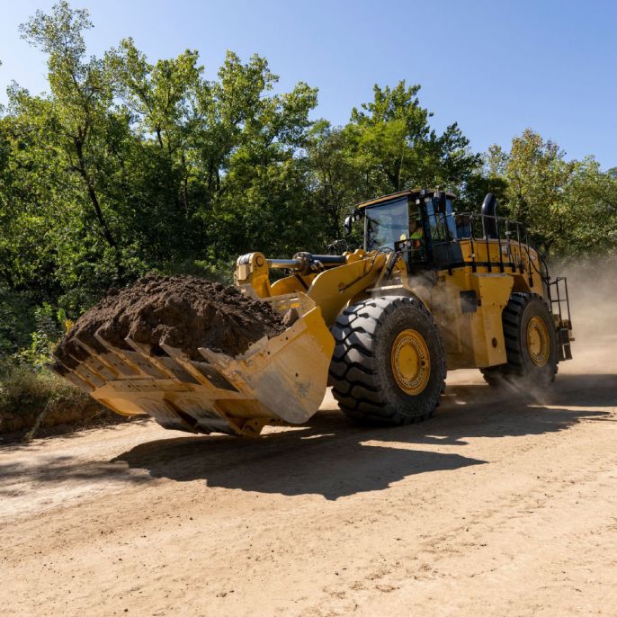 Cat wheel loader scooping up dirt