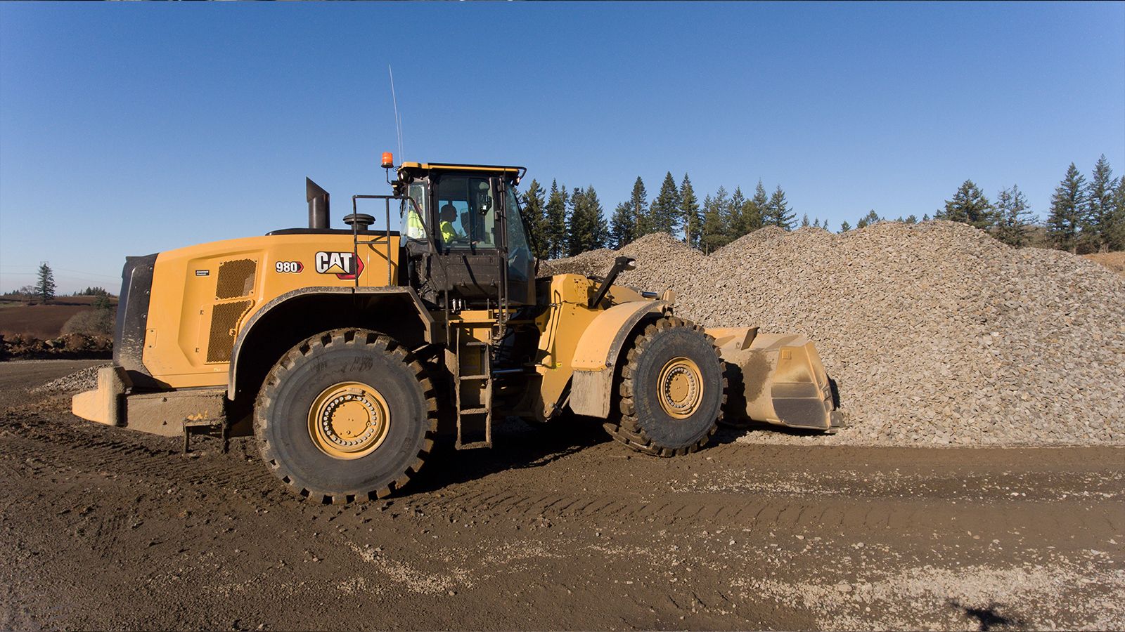 980 Wheel Loader lifting dirt on jobsite