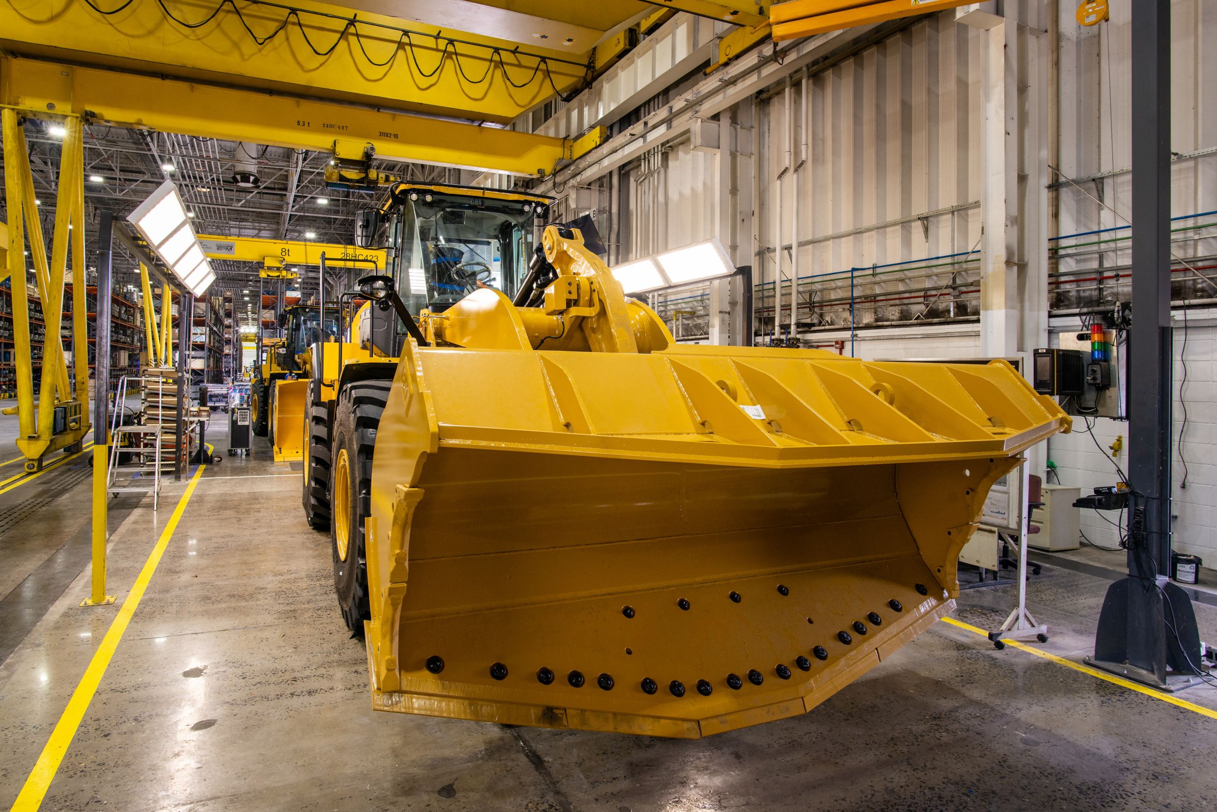 Carregadeiras na linha de montagem