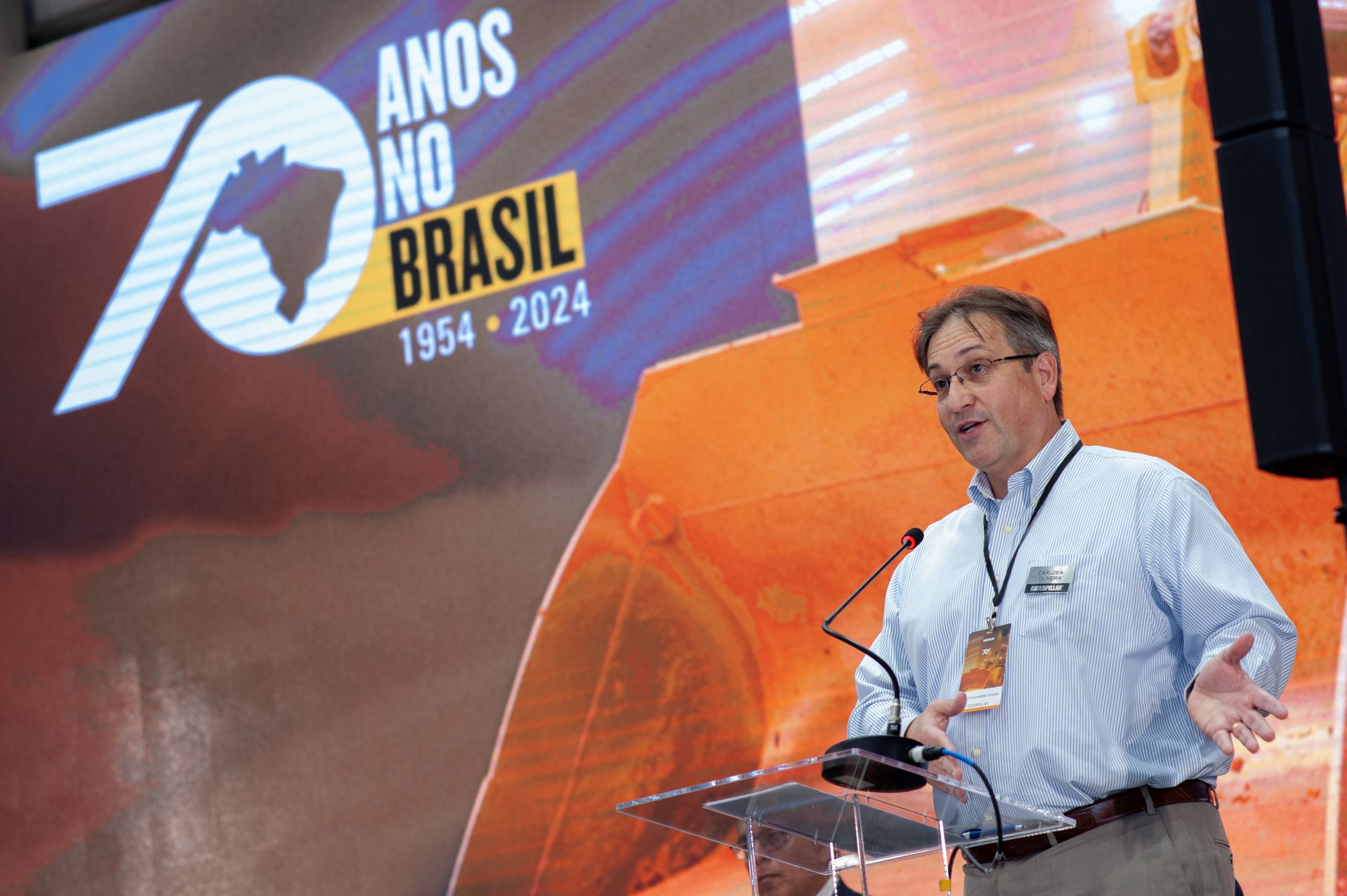 Carlos Alexandre de Oliveira discursa durante cerimônia 