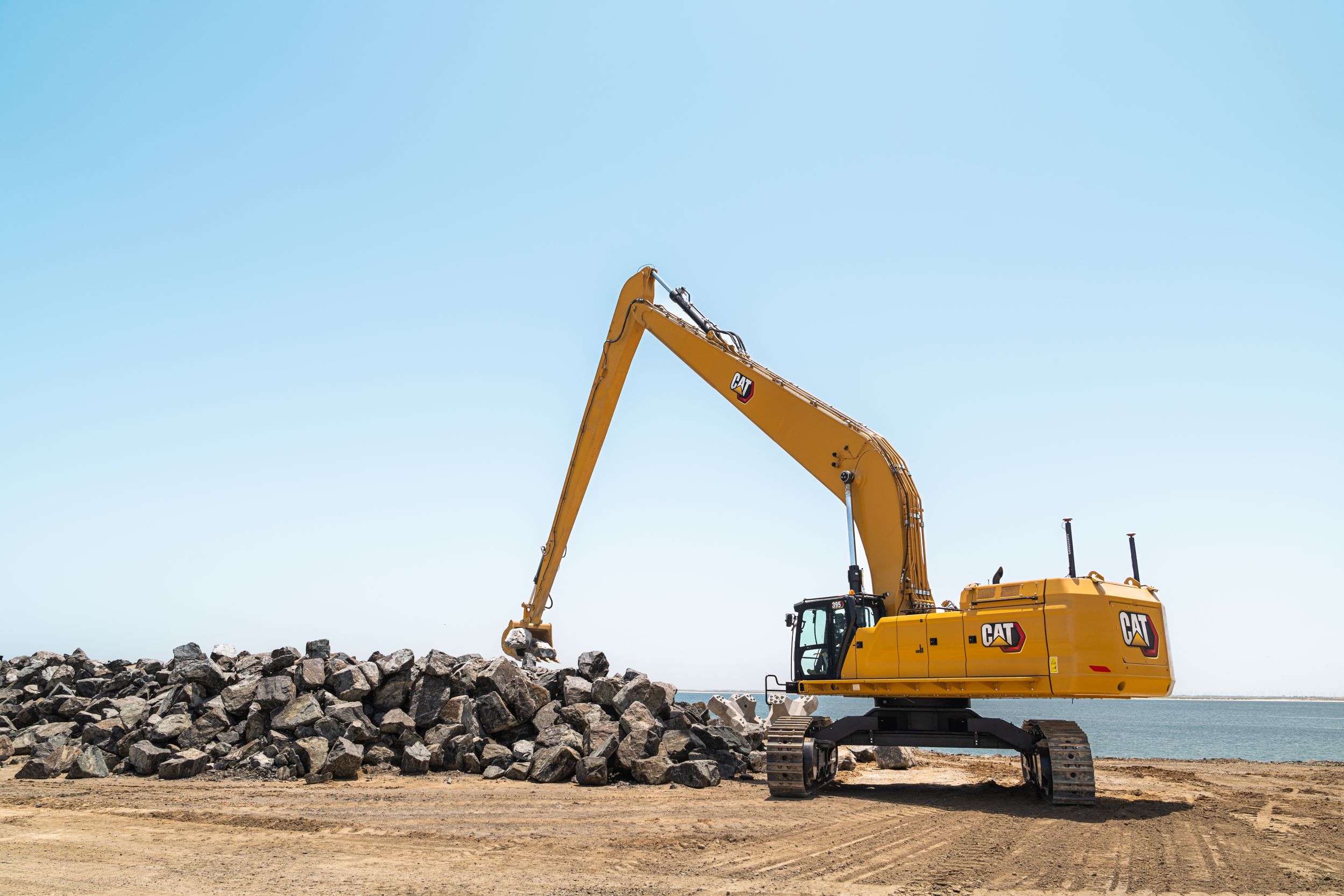 Take advantage of Cat next-generation excavator features, including improved operator comfort, reduced maintenance costs, and better fuel economy. Super long reach excavators are compatible with next-generation excavator technologies.>