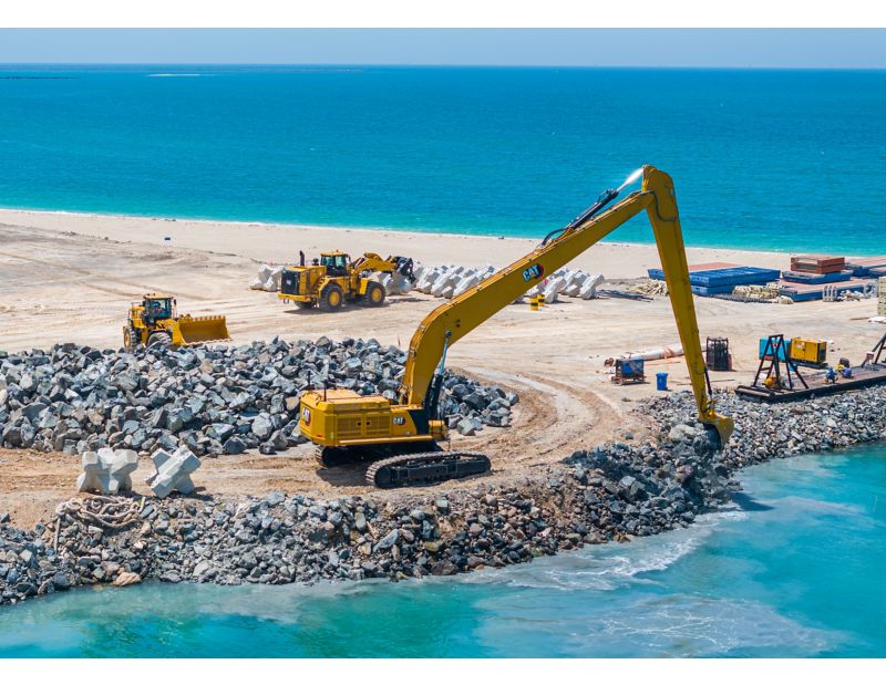 Cat® 395 LRE Hydraulic Excavator - Long reach excavation excavators excel at heavier-duty work that requires more digging force and lift capacity.