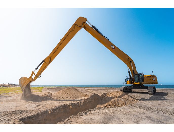 Whether cleaning ditches, canals, and waterways, or doing heavierduty work like dredging and longdistance excavation, count on Cat® next-generation super long reach and long reach excavation excavators to expand how you work.