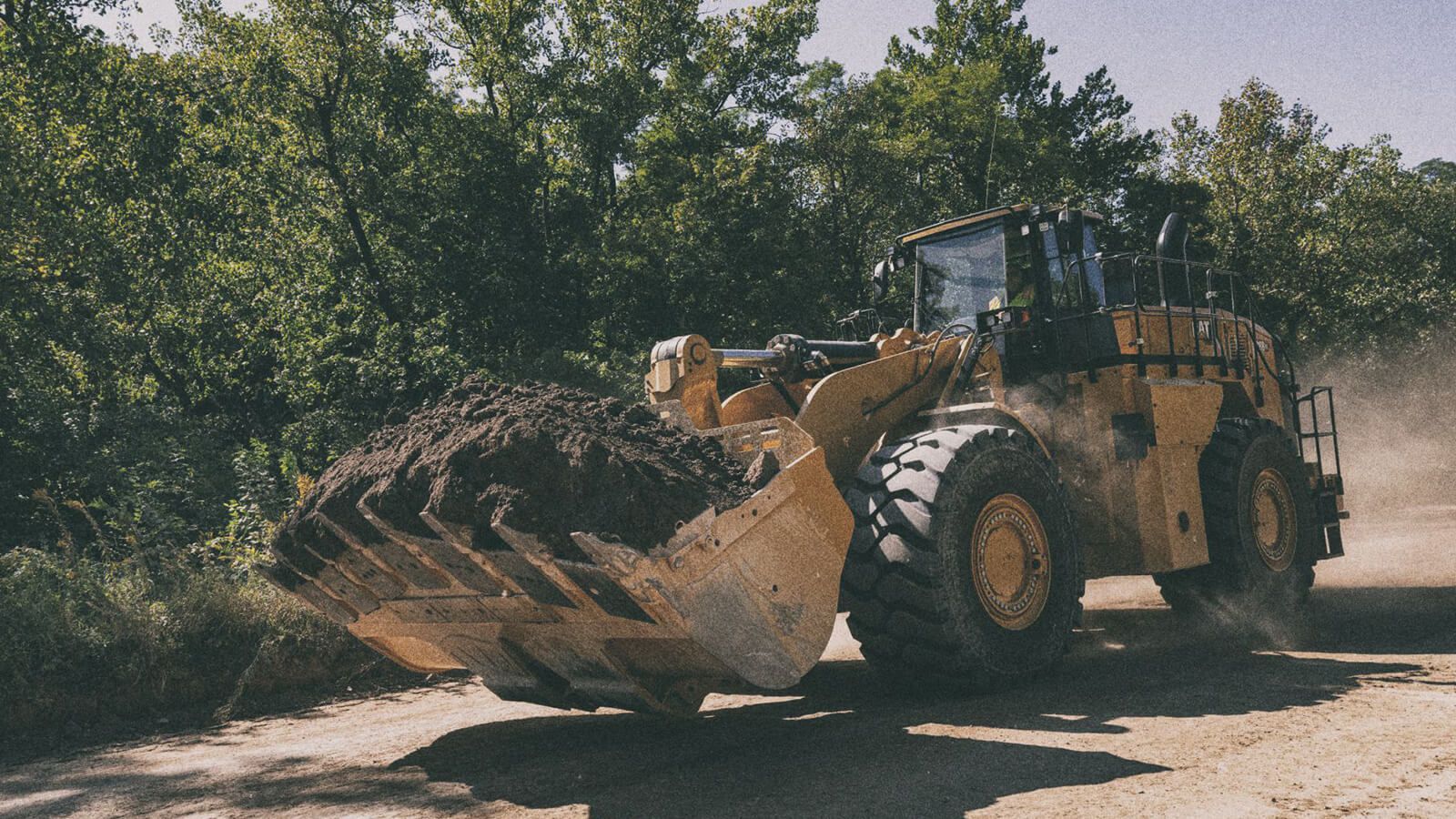988 XE Wheel Loader moving dirt on jobsite