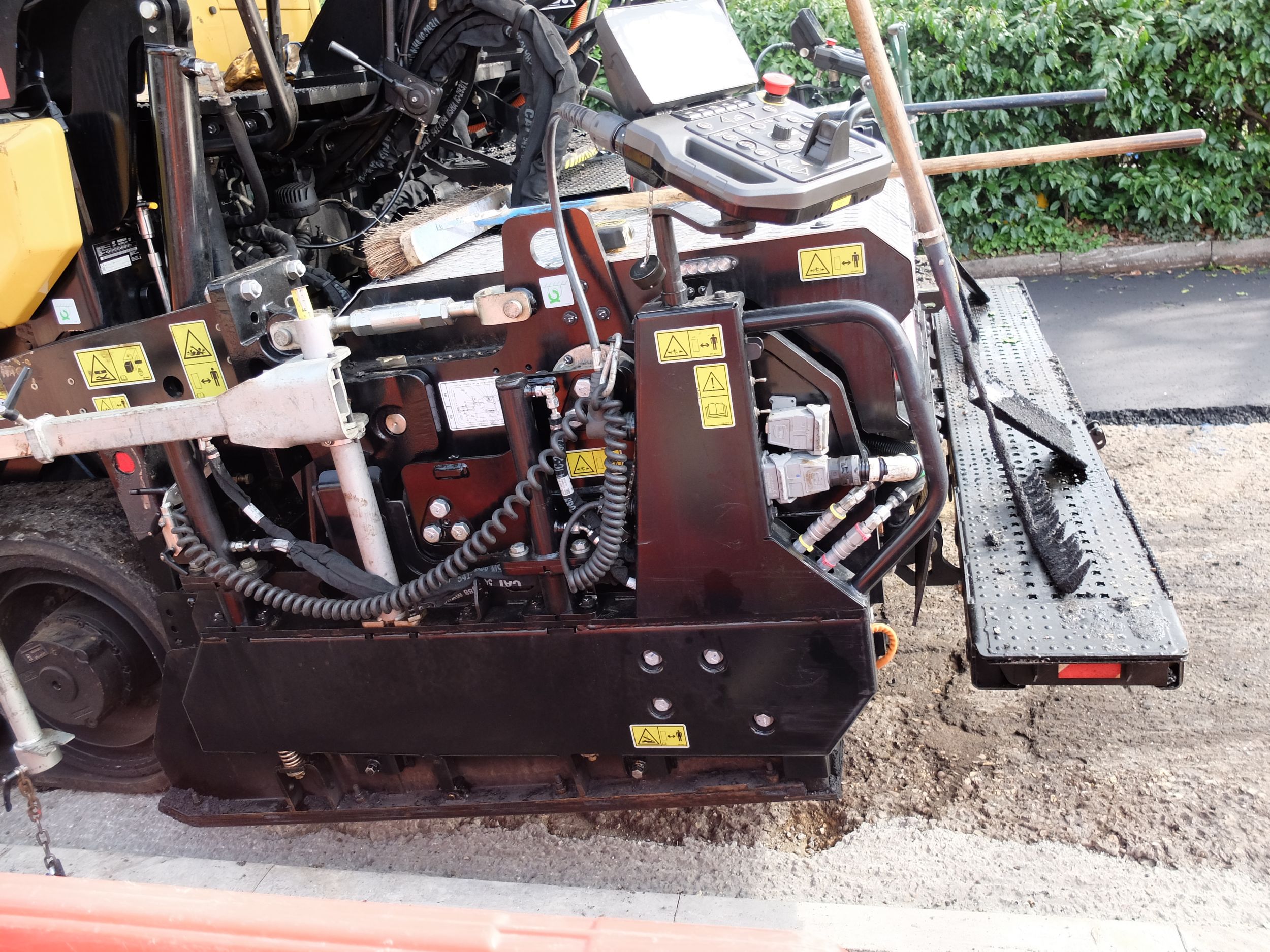 L'AP555 è stata utilizzata per la stesura di strati da 30 mm, utilizzando un conglomerato SMA da 10 mm fornito da Eurovia