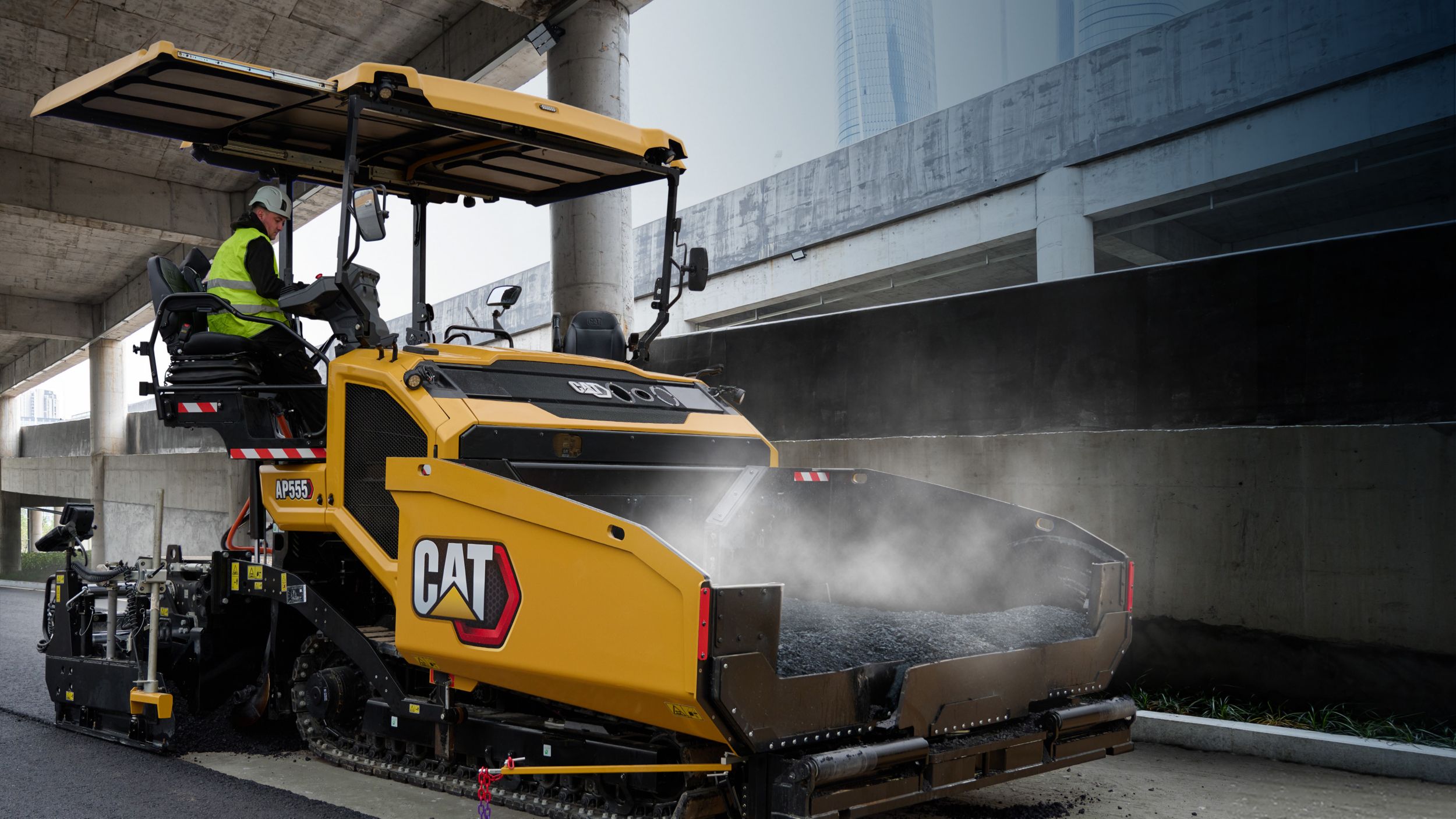  AP555 : Finisseurs d’asphalte Cat® de taille moyenne