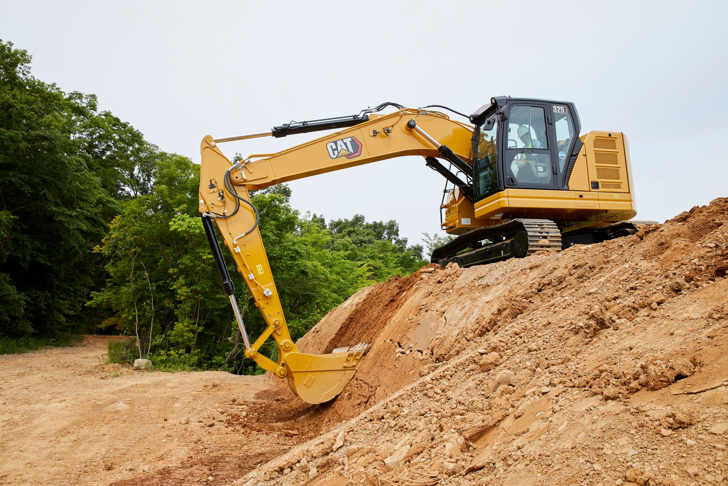 325油圧ショベル