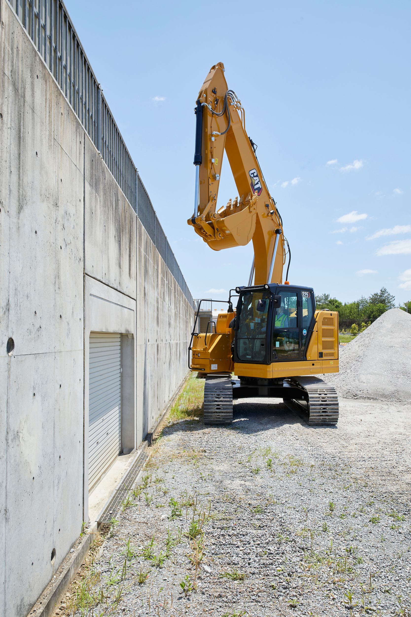 325油圧ショベル