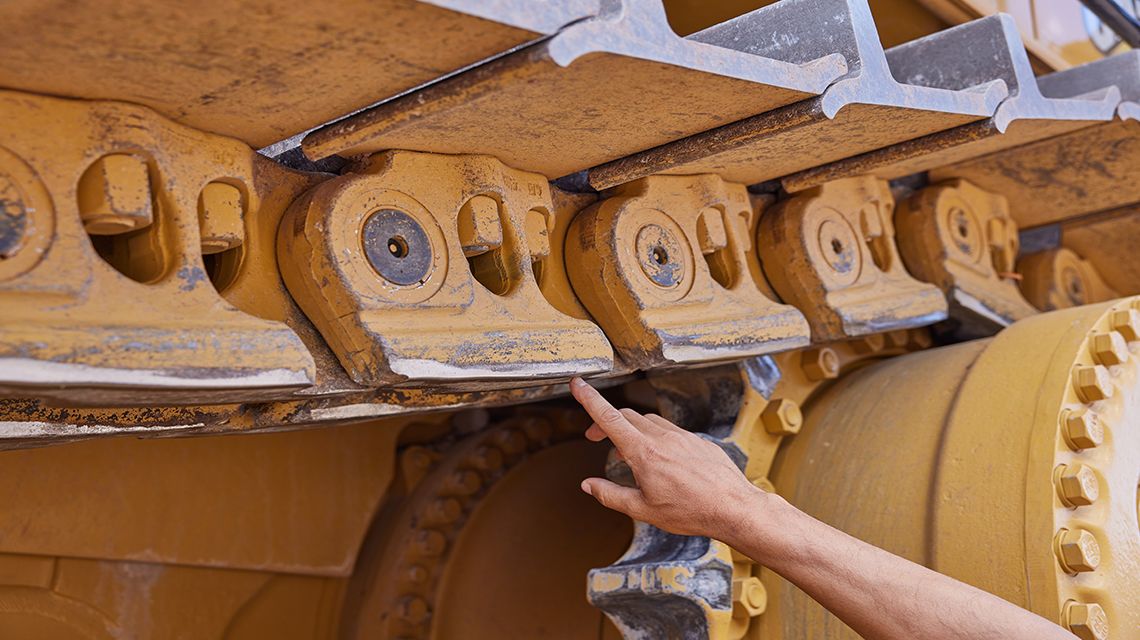 Hand reaching up pointing to Cat Undercarraige