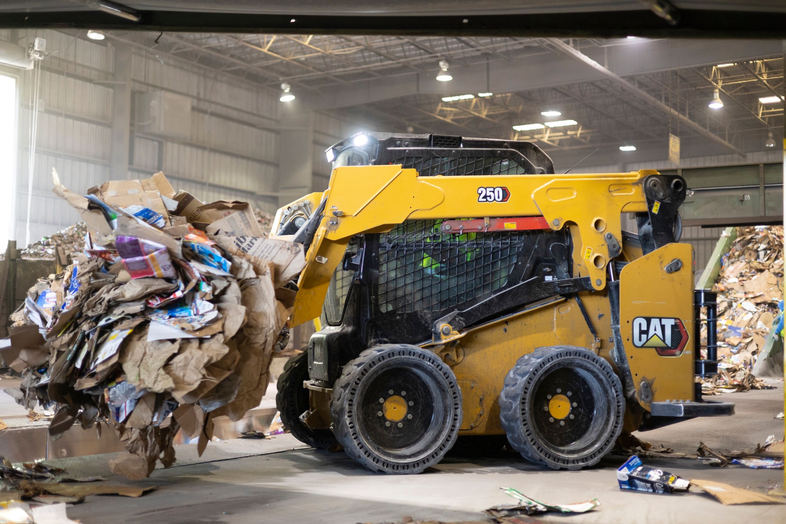 Cat® 250 Skid Steer Loader