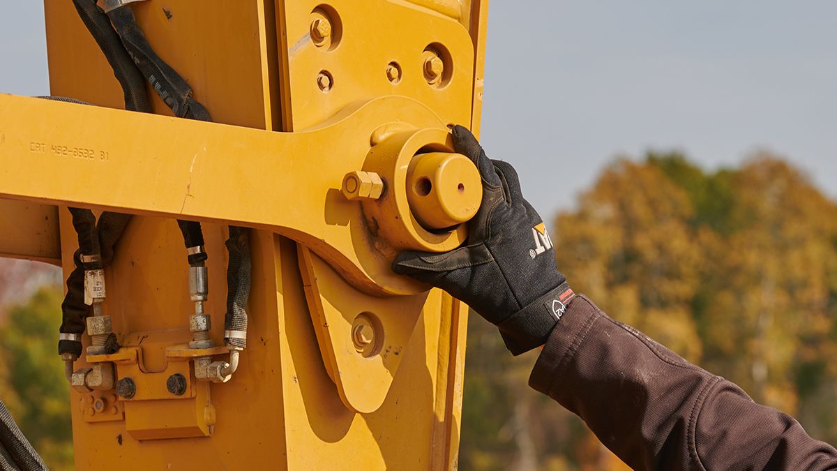 How to Inspect & Grease Cat® Linkage Pins | Cat | Caterpillar