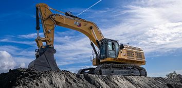 972 XE Wheel Loader lifting dirt on jobsite
