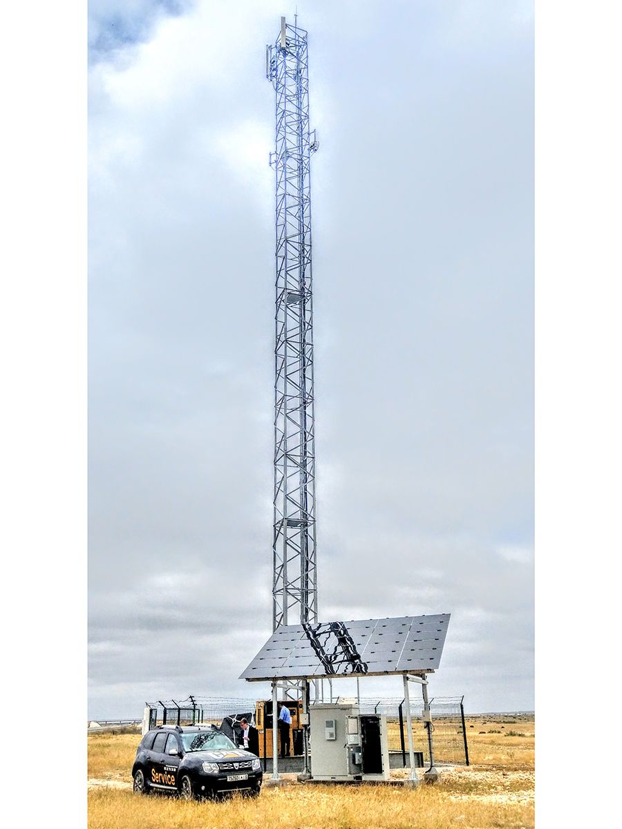 Hybrid microgrid for telecommunications customers available through an Energy-as-a-Service agreement 