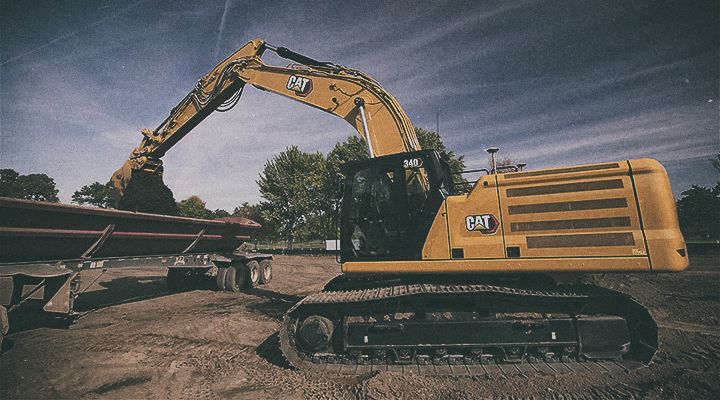 340 Excavator picking up dirt