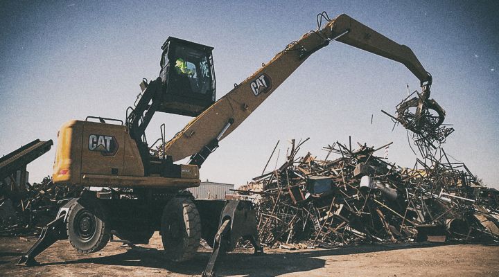 MH3040 Excavator lifting concrete dividers on jobsite