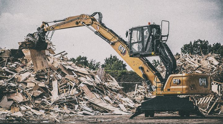 MH3026 Excavator lifting concrete dividers on jobsite