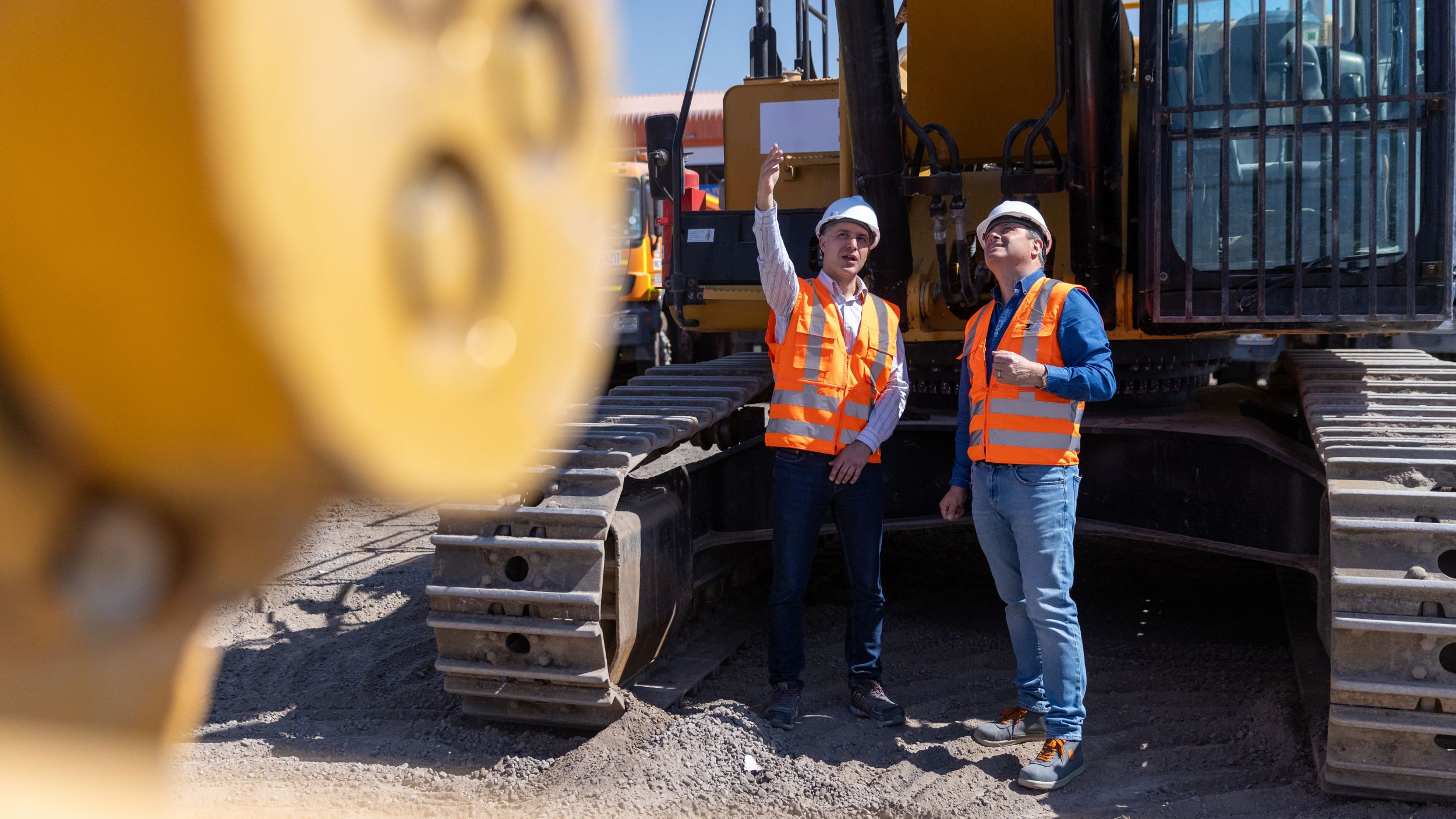 Cat dealer talking to customer 